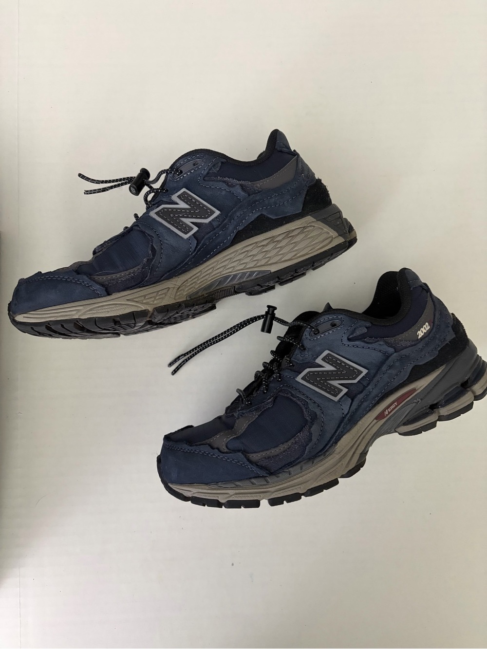 New Balance Men's 2002R Navy and Gray Athletic Sneakers